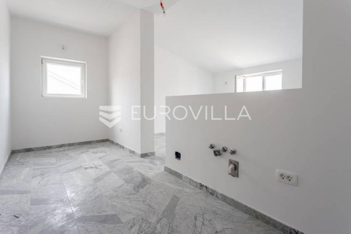 Pag, četverosoban penthouse S5 s neto korisnom površinom od 160 m², uz more NOVOGRADNJA