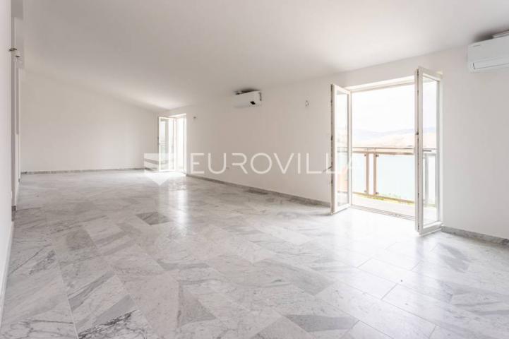 Pag, četverosoban penthouse S5 s neto korisnom površinom od 160 m², uz more NOVOGRADNJA