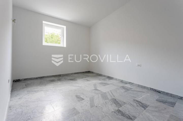 Pag, četverosoban penthouse S5 s neto korisnom površinom od 160 m², uz more NOVOGRADNJA