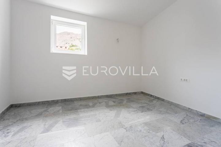 Pag, četverosoban penthouse S5 s neto korisnom površinom od 160 m², uz more NOVOGRADNJA