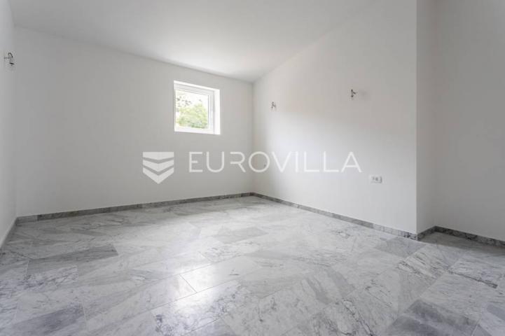 Pag, četverosoban penthouse S5 s neto korisnom površinom od 160 m², uz more NOVOGRADNJA