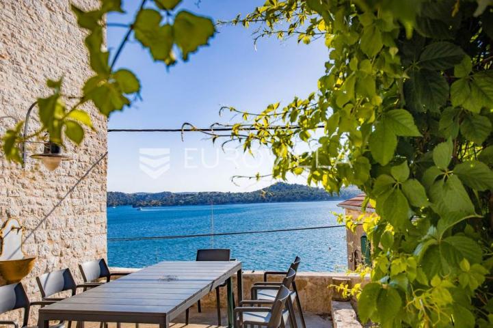 Šibenik, stara gradska jezgra, povijesna palača iz 12. stoljeća