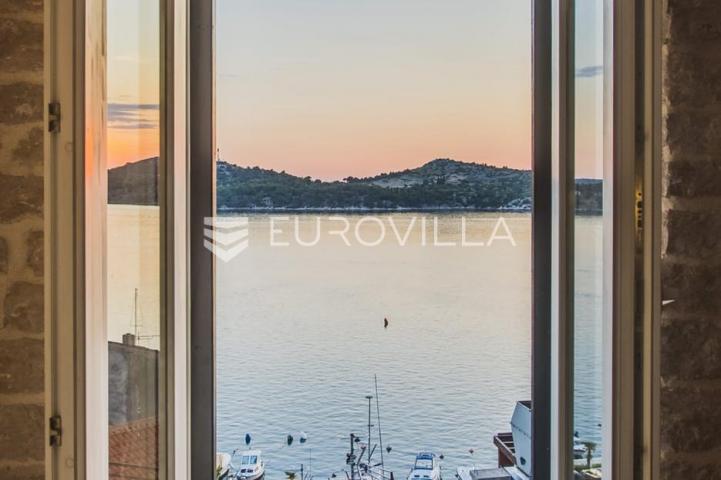 Šibenik, stara gradska jezgra, povijesna palača iz 12. stoljeća