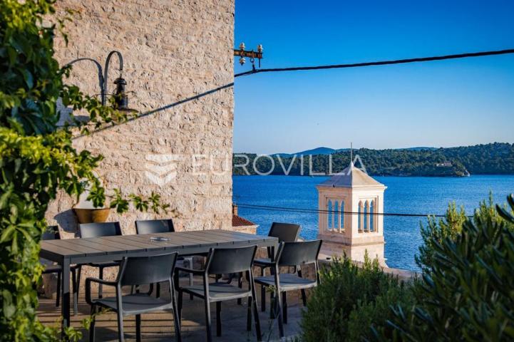 Šibenik, stara gradska jezgra, povijesna palača iz 12. stoljeća