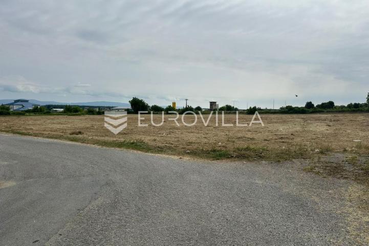 Požega, zemljište u K gospodarsko–poslovnoj zoni 16.462 m²
