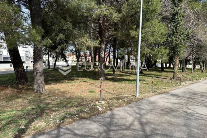 Fažana, idealno građevinsko zemljište od 850 m2 u blizini mora