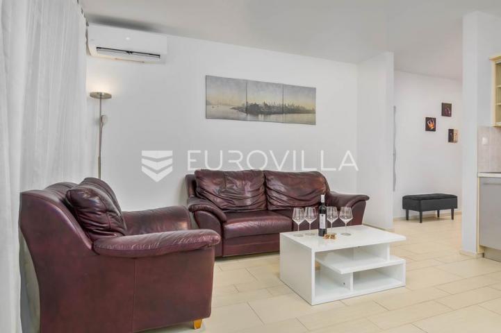 Selce, ZIMSKI NAJAM, prostrani apartman od 70 m² s 2 spavaće sobe i pogledom na more