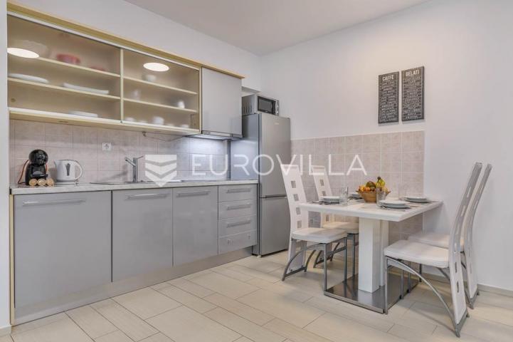 Selce, ZIMSKI NAJAM, prostrani apartman od 70 m² s 2 spavaće sobe i pogledom na more