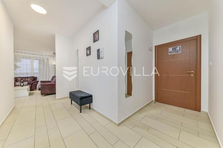 Selce, ZIMSKI NAJAM, prostrani apartman od 70 m² s 2 spavaće sobe i pogledom na more