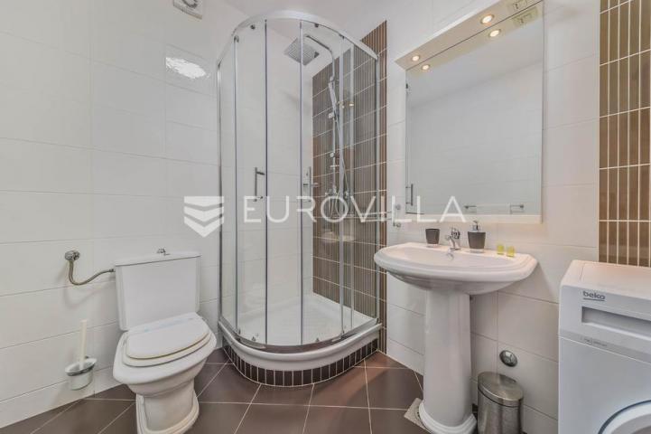 Selce, ZIMSKI NAJAM, prostrani apartman od 70 m² s 2 spavaće sobe i pogledom na more