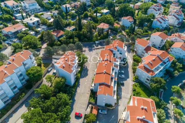 Selce, ZIMSKI NAJAM, prostrani apartman od 70 m² s 2 spavaće sobe i pogledom na more