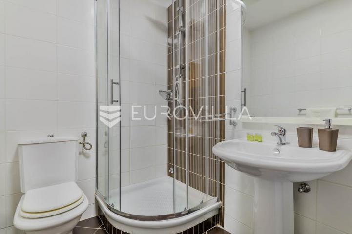 Selce, ZIMSKI NAJAM, prostrani apartman od 70 m² s 2 spavaće sobe i pogledom na more