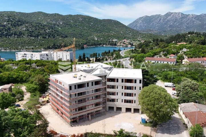 Ploče, novogradnja, trosobni stan na drugom katu