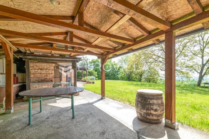 Karlovac, Draganić, prostrano zemljište sa starom kućom površine 27162 m²
