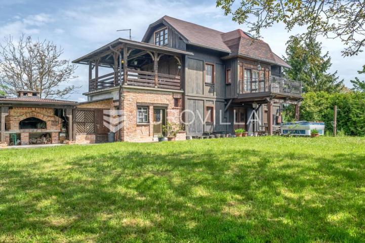 Karlovac, Draganić, prostrano zemljište sa starom kućom površine 27162 m²
