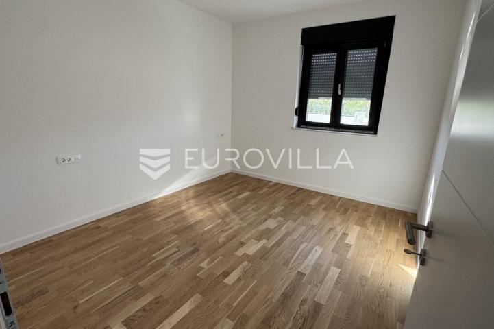 Otok Pag, Pag, dvosoban stan s vrtom u blizini mora S2