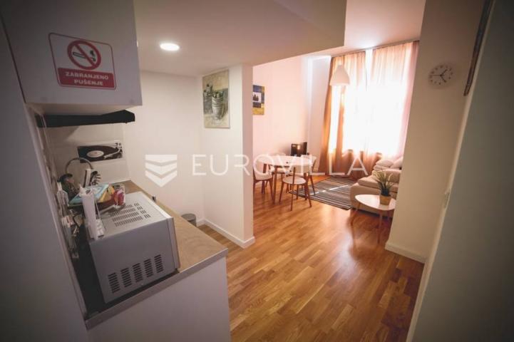 Centar stan 205m2 podijeljen na 5 apartmana i sobu