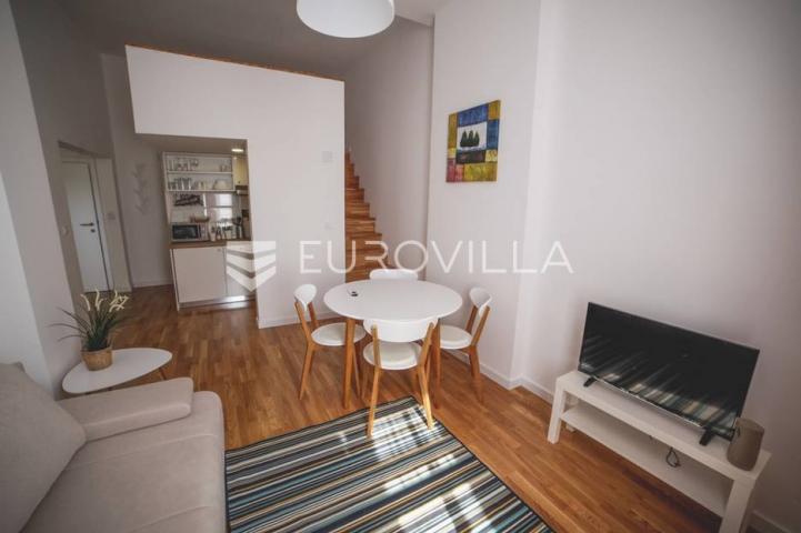 Centar stan 205m2 podijeljen na 5 apartmana i sobu