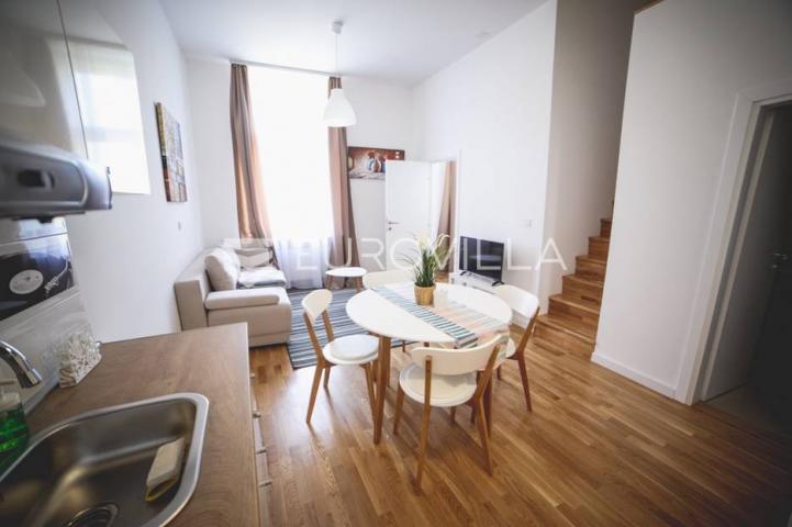 Centar stan 205m2 podijeljen na 5 apartmana i sobu