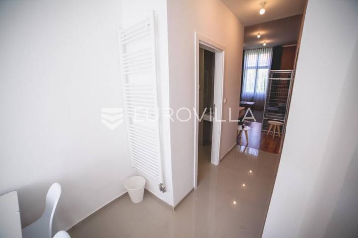 Centar stan 205m2 podijeljen na 5 apartmana i sobu