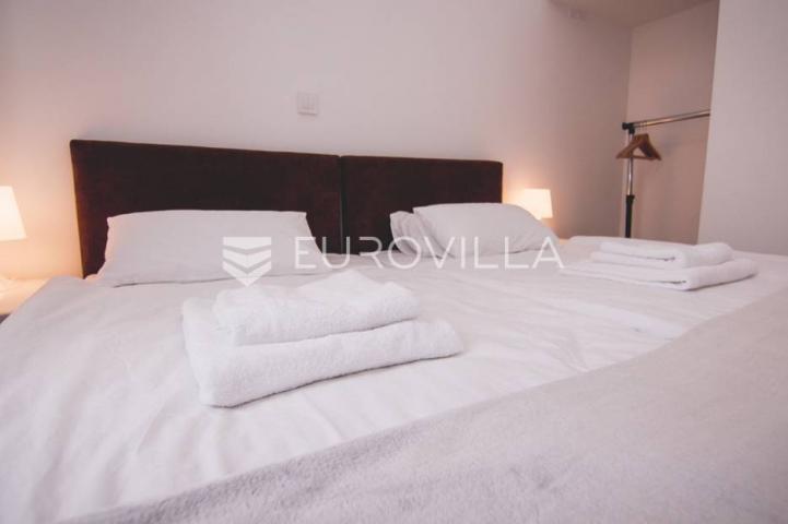 Centar stan 205m2 podijeljen na 5 apartmana i sobu