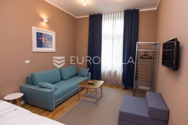Centar stan 205m2 podijeljen na 5 apartmana i sobu