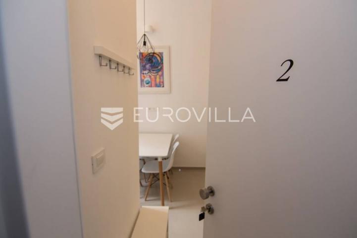 Centar stan 205m2 podijeljen na 5 apartmana i sobu
