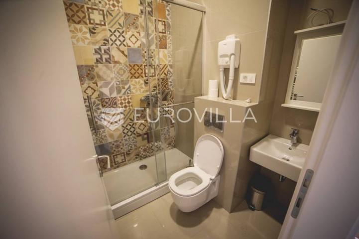 Centar stan 205m2 podijeljen na 5 apartmana i sobu