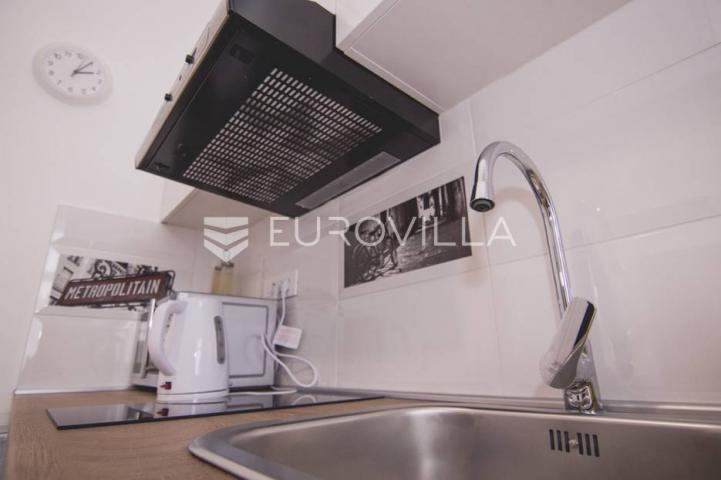 Centar stan 205m2 podijeljen na 5 apartmana i sobu