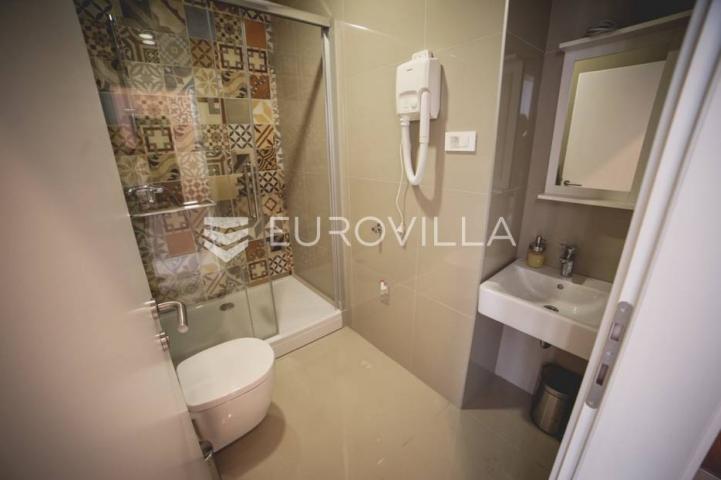 Centar stan 205m2 podijeljen na 5 apartmana i sobu