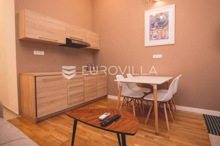Centar stan 205m2 podijeljen na 5 apartmana i sobu