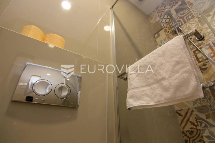 Centar stan 205m2 podijeljen na 5 apartmana i sobu