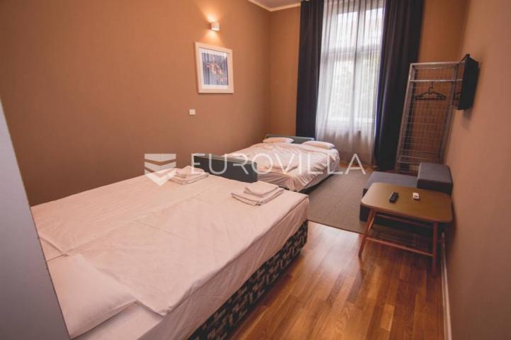 Centar stan 205m2 podijeljen na 5 apartmana i sobu