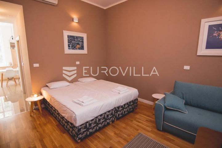Centar stan 205m2 podijeljen na 5 apartmana i sobu