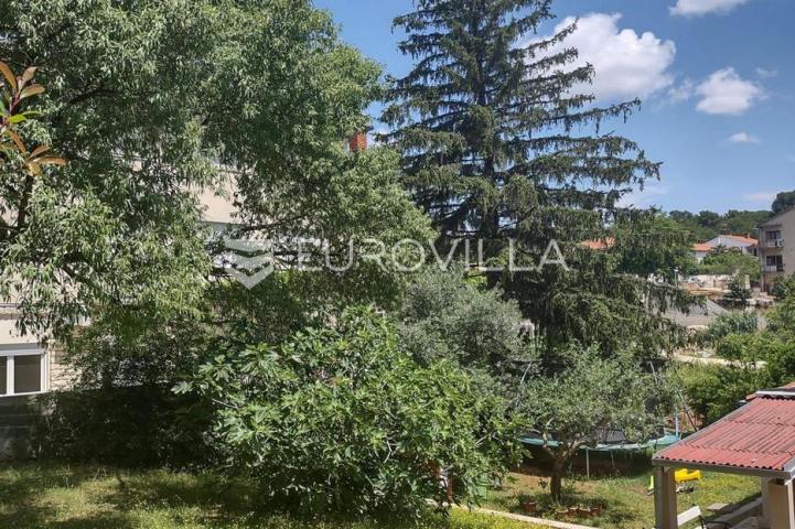 Pula, Šijana, samostojeća kuća sa dvorištem, prilika za investitore