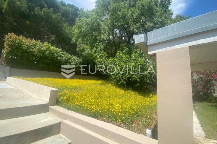 Pula, Šijana, samostojeća kuća sa dvorištem, prilika za investitore