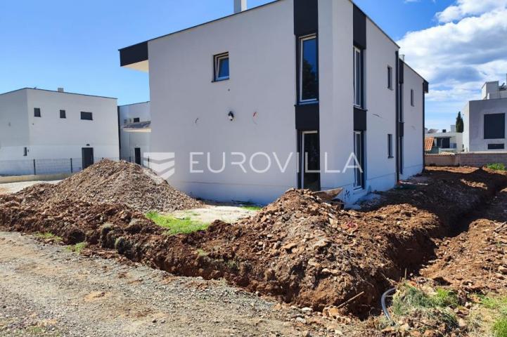 Istra, Medulin, prostrana kuća sa bazenom, novogradnja
