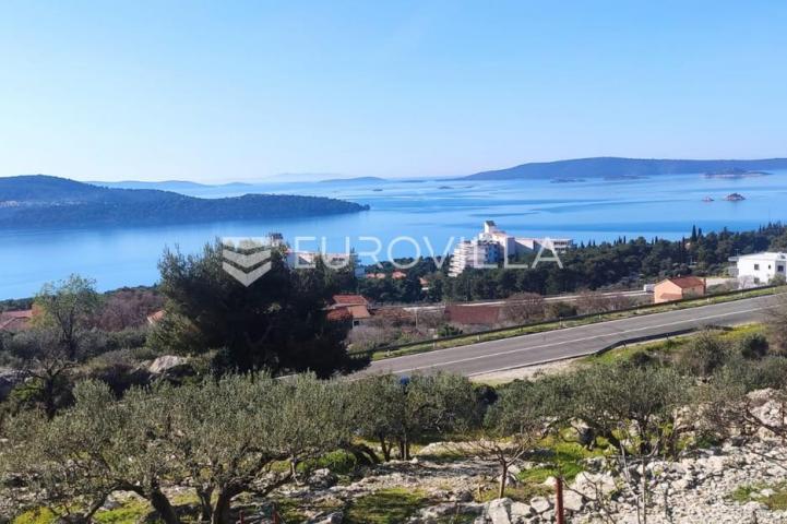 Trogir, Seget Donji, atraktivno građevinsko zemljište površine 3000 m²