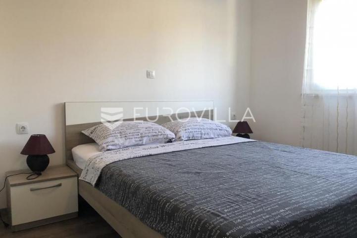 Istra, Medulin, elegantan stan 91 m² s vlastitim vrtom i bazenom