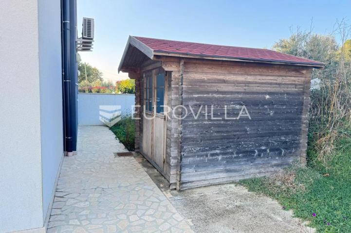 Istra, Medulin, elegantan stan 91 m² s vlastitim vrtom i bazenom