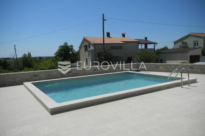 Istra, Medulin, elegantan stan 91 m² s vlastitim vrtom i bazenom