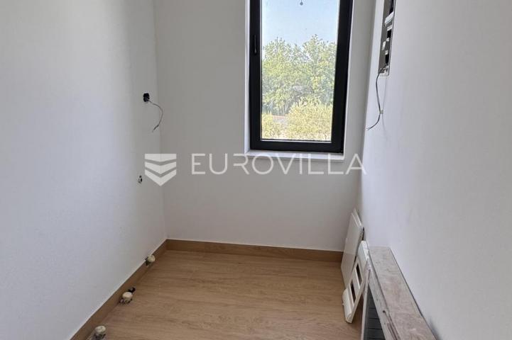 Istra, Tinjan - EKSKLUZIVNA vila s bazenom i sportskim terenom na 2935 m2