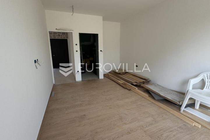 Istra, Tinjan - EKSKLUZIVNA vila s bazenom i sportskim terenom na 2935 m2
