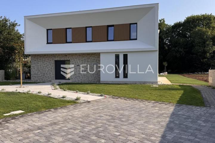 Istra, Tinjan - EKSKLUZIVNA vila s bazenom i sportskim terenom na 2935 m2