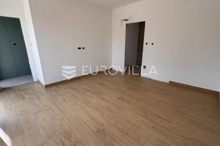Istra, Tinjan - EKSKLUZIVNA vila s bazenom i sportskim terenom na 2935 m2