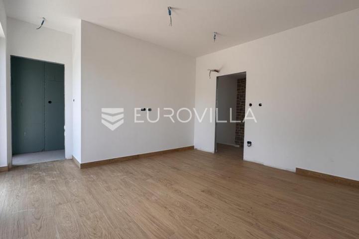 Istra, Tinjan - EKSKLUZIVNA vila s bazenom i sportskim terenom na 2935 m2