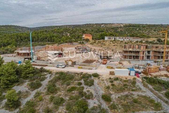 Primošten, suvremena Vila idealna za život ili investiciju