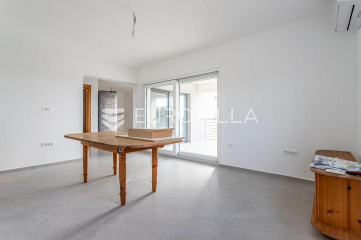 Primošten, moderan stan, 83,05 m²