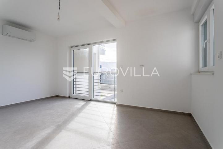 Primošten, moderan stan, 83,05 m²