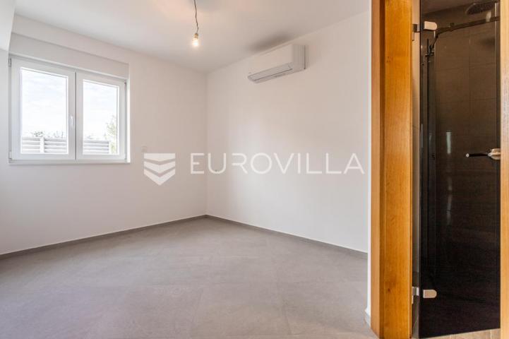 Primošten, moderan stan, 83,05 m²